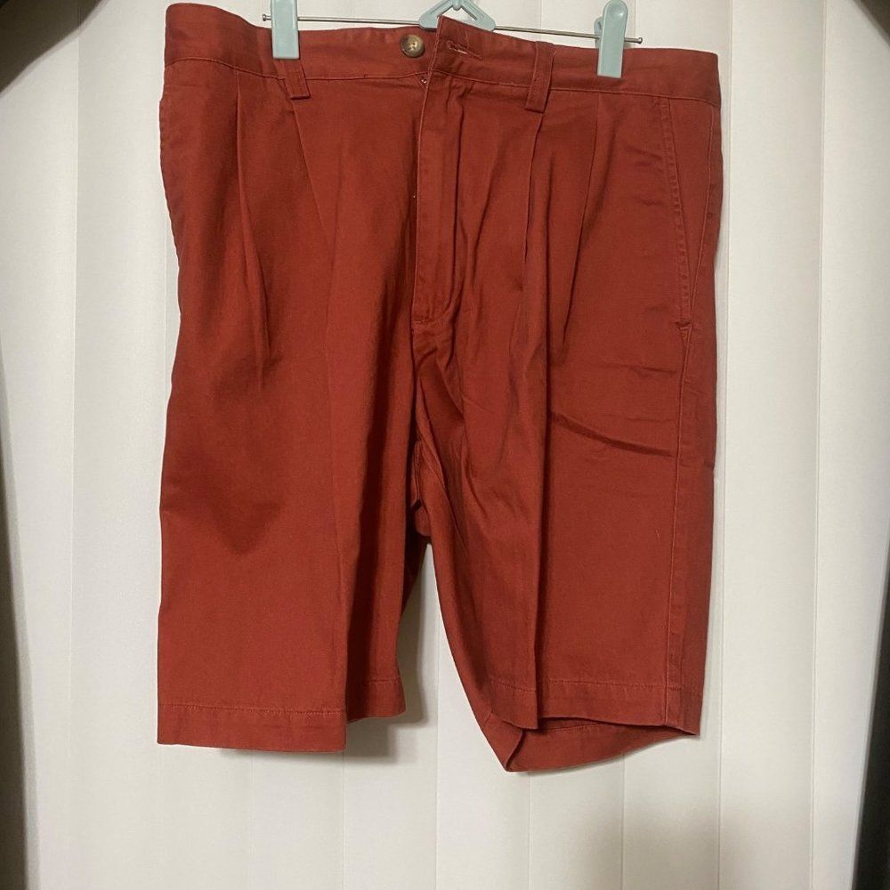 St John’s Bay mens maroon shorts, 2 front and 2 back pockets